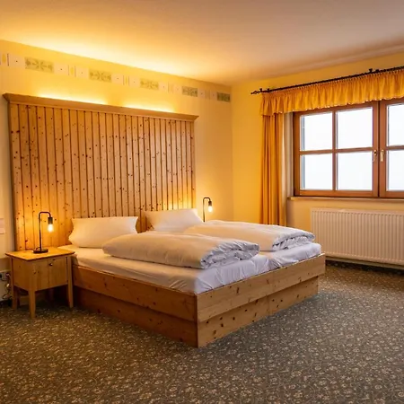 מלון Fichtelberghaus - Ganz Oben Im Erzgebirge 3*