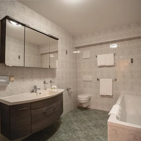 Fichtelberghaus - Ganz Oben Im Erzgebirge אוברוויזנטל